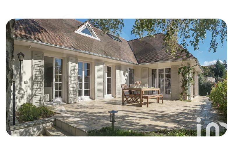 Maison - 225 m² - 8 pièces