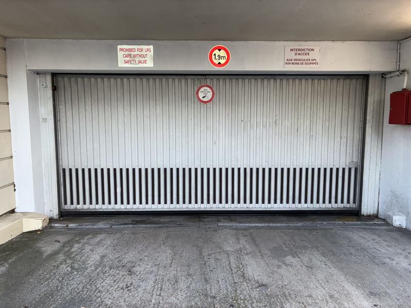 Parking / Garage - 12 m²