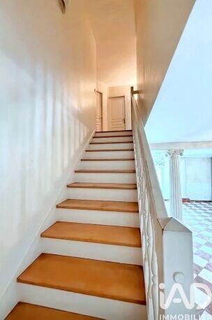 Maison - 220 m² - 8 pièces