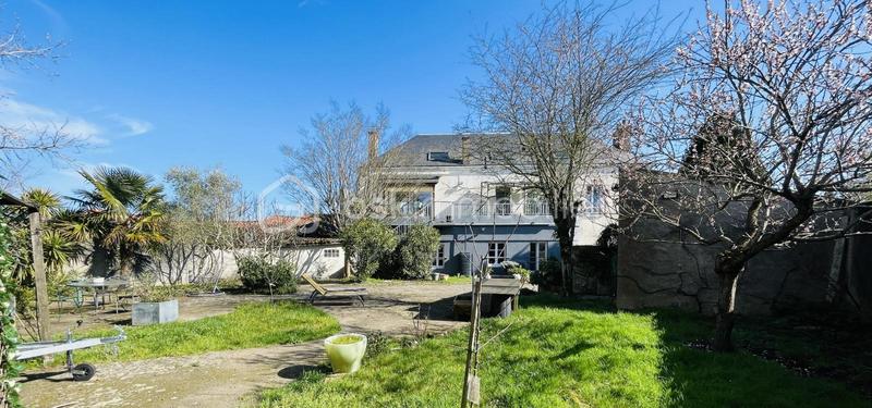 Hôtel particulier - 252 m² - 15 pièces