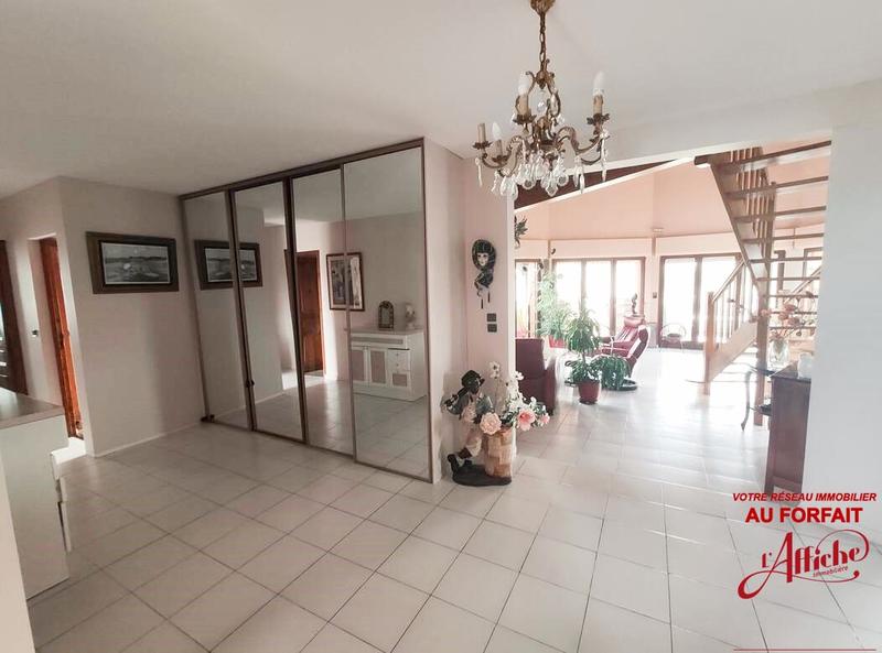 Maison - 255 m² - 7 pièces