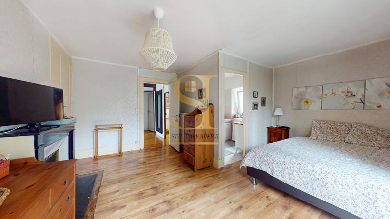 Maison - 250 m² - 7 pièces