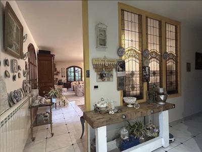 Maison - 221 m² - 8 pièces