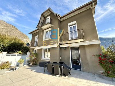 Villa - 238 m² - 8 pièces