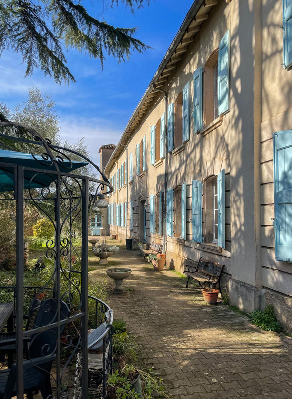 Maison - 585 m² - 10 pièces