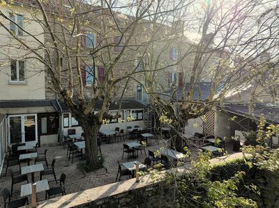 Maison - 1 300 m² - 40 pièces