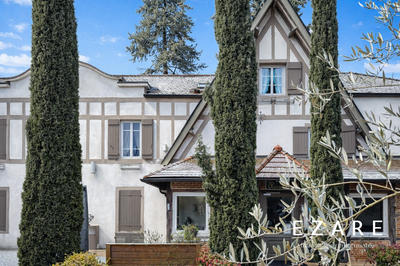 Maison - 460 m² - 14 pièces