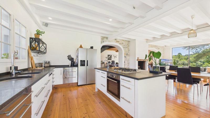 Maison - 530 m² - 12 pièces