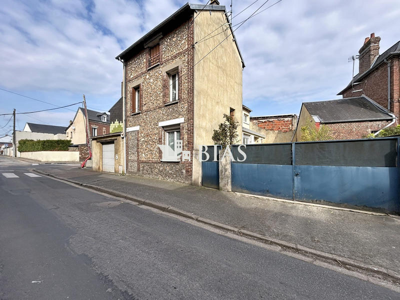 Maison - 102 m² - 4 pièces