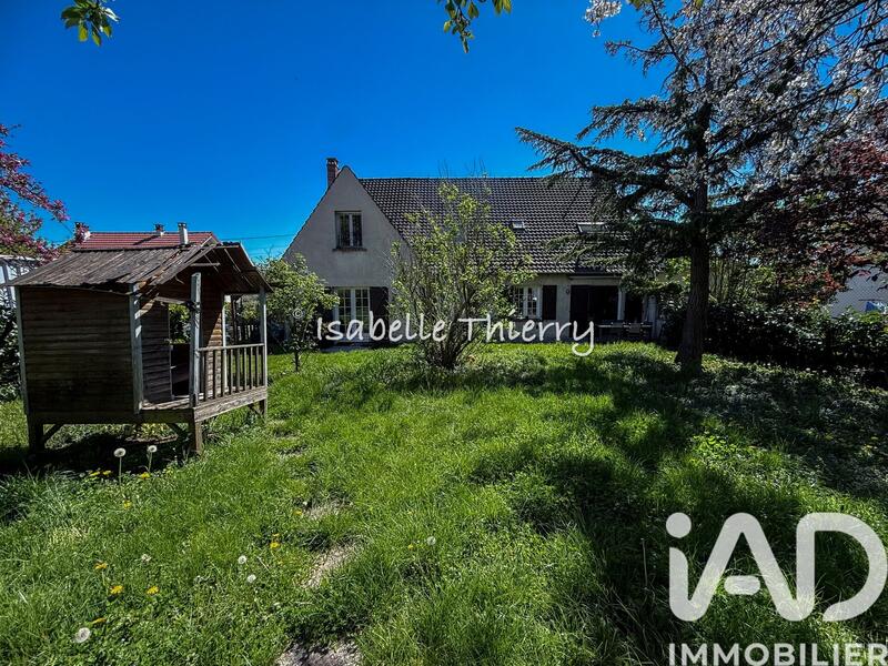 Maison - 185 m² - 8 pièces