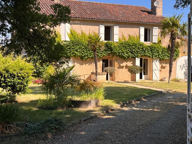 Maison - 320 m² - 10 pièces