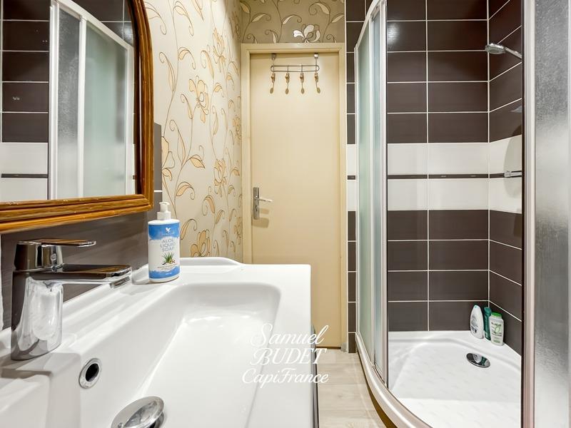 Maison - 245 m² - 7 pièces