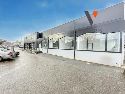 Local commercial - 270 m² - 15 pièces