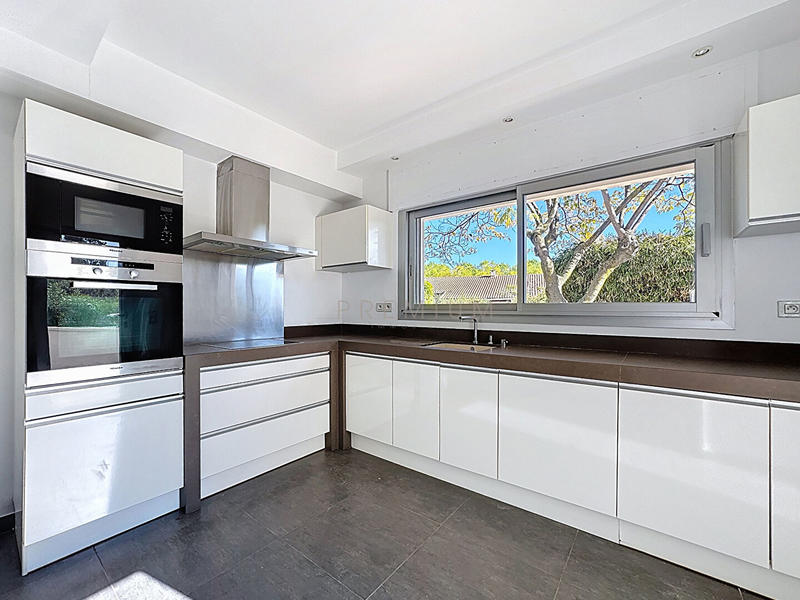 Maison - 183 m² - 6 pièces