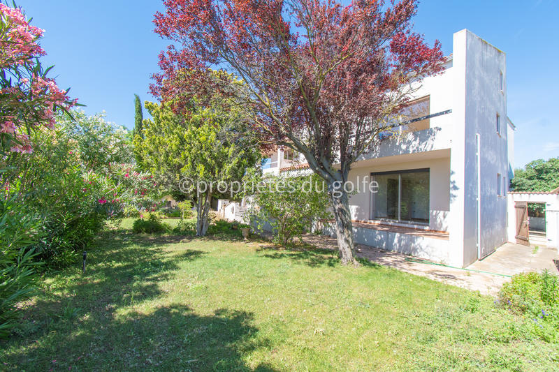 Maison - 309 m² - 9 pièces