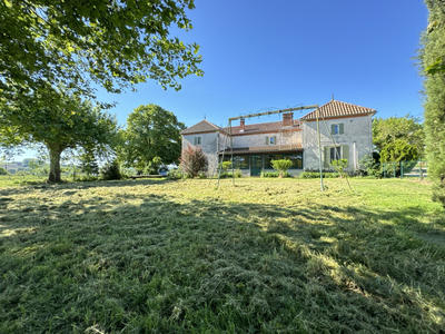 Maison - 287 m² - 10 pièces