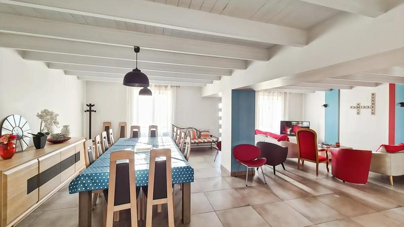 Propriété - 245 m² - 8 pièces