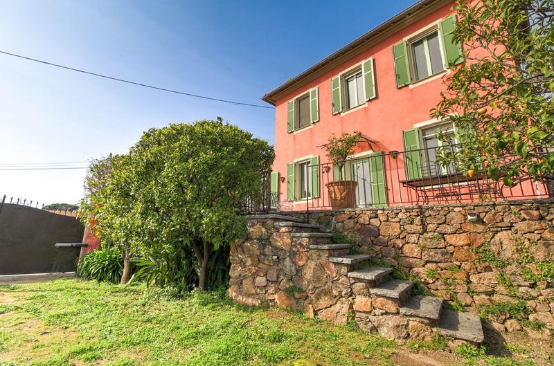 Propriété - 317 m² - 9 pièces