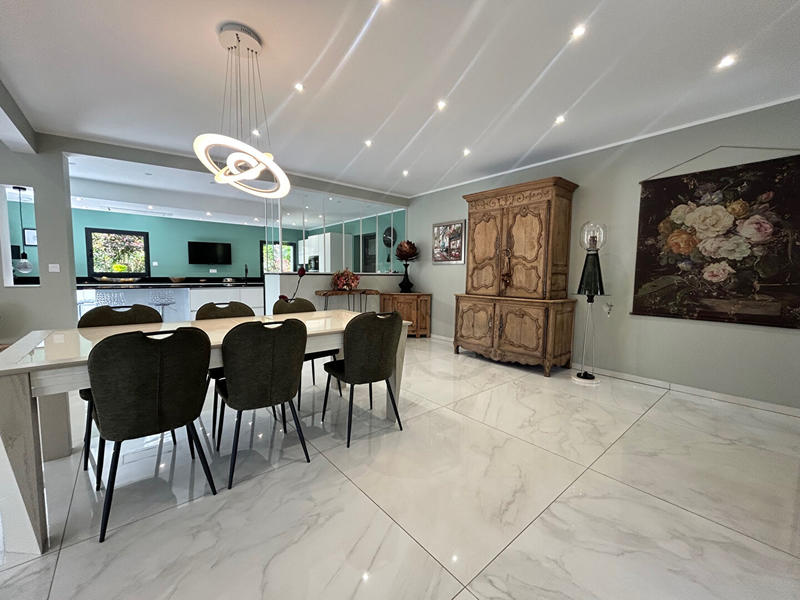 Maison - 217 m² - 5 pièces