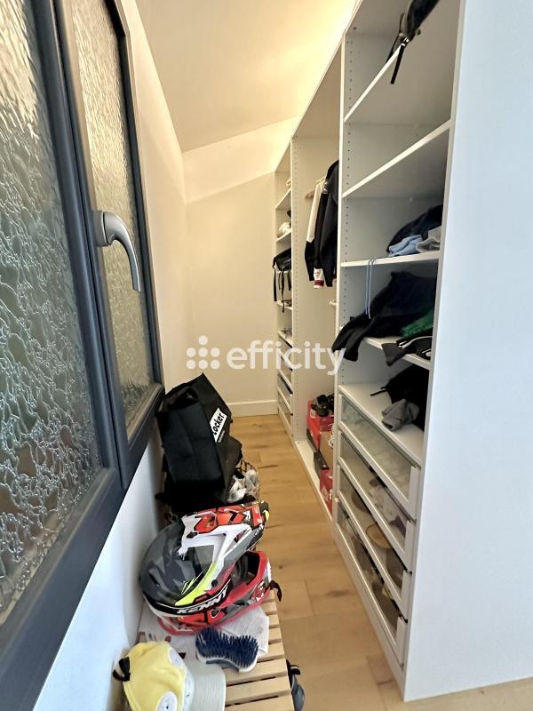 Villa - 230 m² - 9 pièces