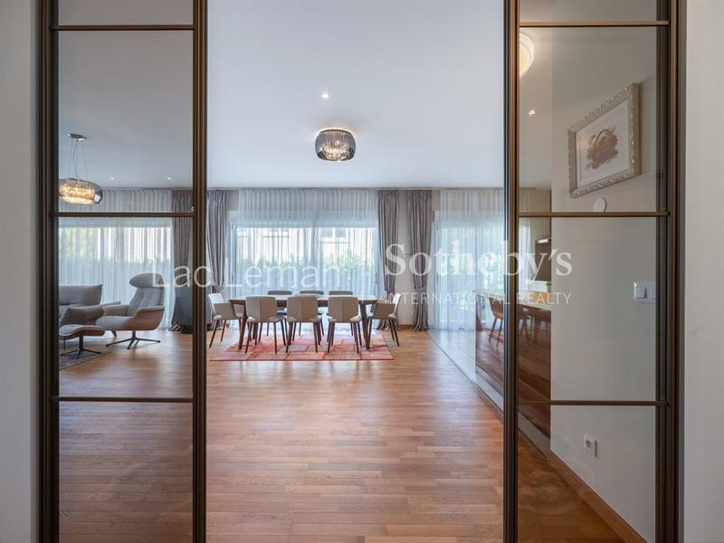 Maison - 312 m² - 9 pièces