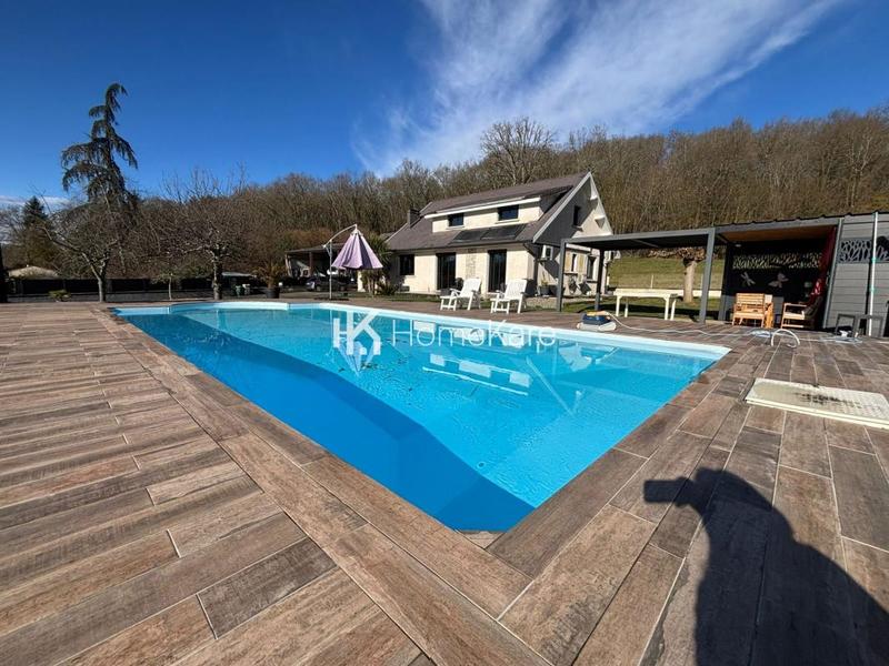 Maison - 280 m² - 9 pièces