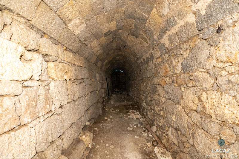 Maison - 450 m² - 6 pièces