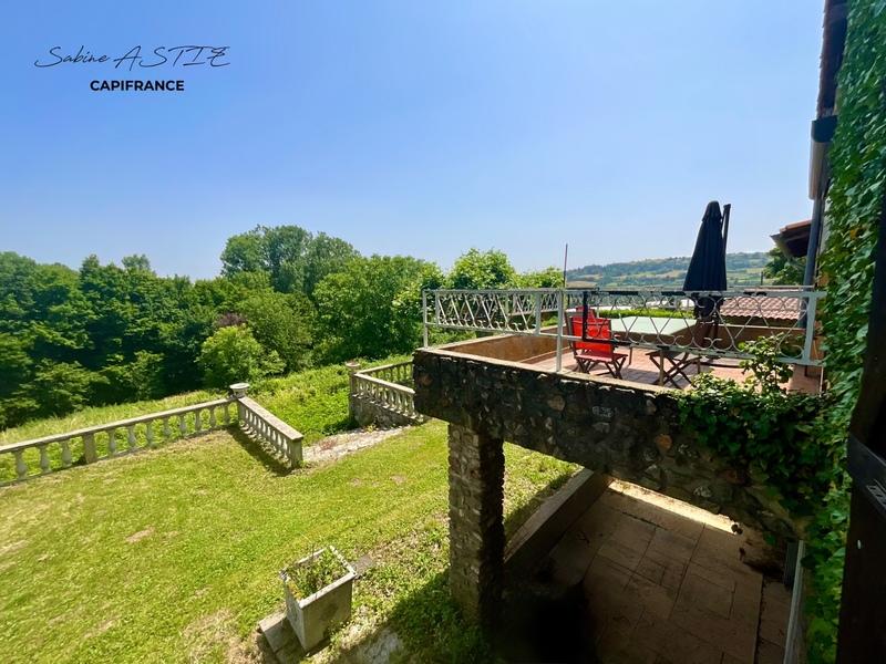 Maison - 259 m² - 9 pièces