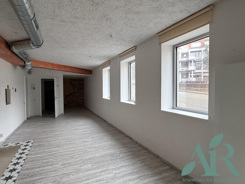 Local commercial - 64 m² - 1 pièce