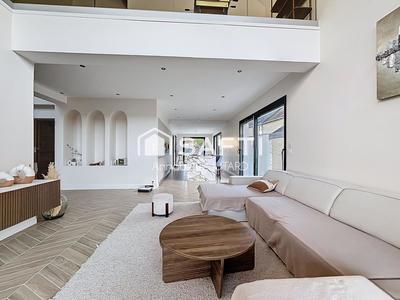 Maison - 182 m² - 6 pièces