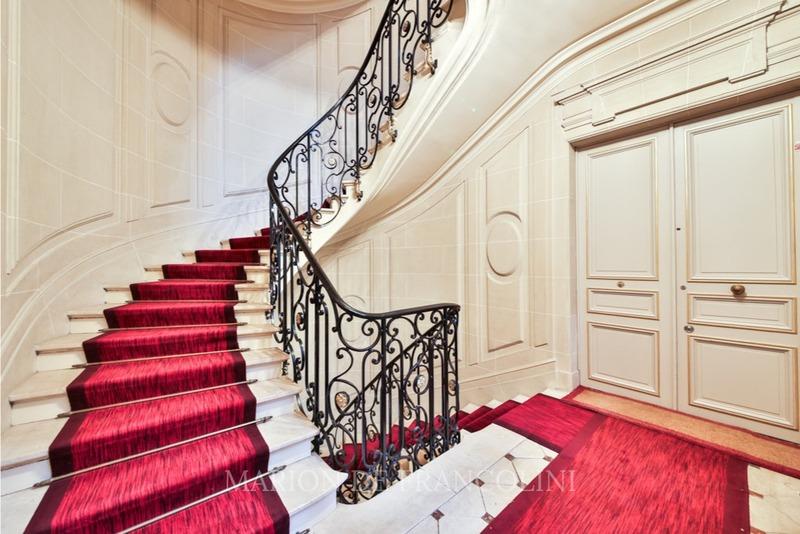 Appartement - 196 m² - 6 pièces