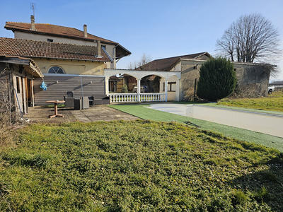Maison - 230 m² - 6 pièces