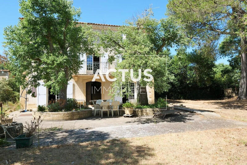 Maison - 237 m² - 8 pièces