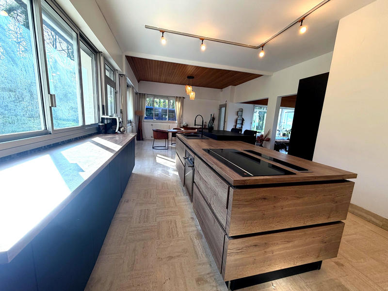 Maison - 334 m² - 8 pièces