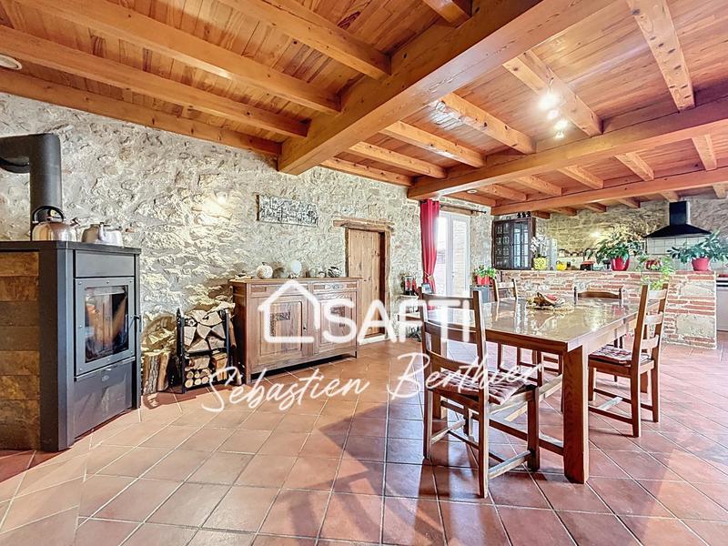 Maison - 237 m² - 7 pièces