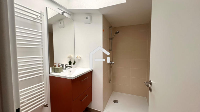 Appartement - 93 m² - 5 pièces