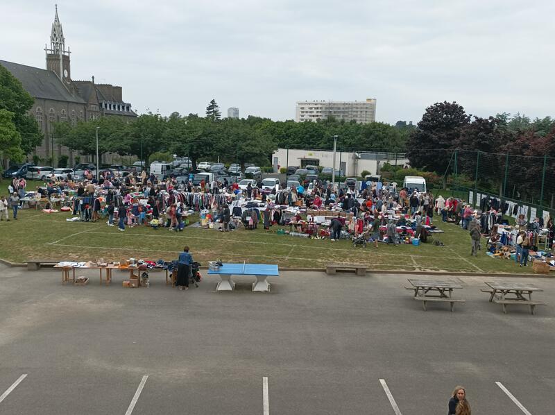 Vide grenier de l'association des parents d'elèves