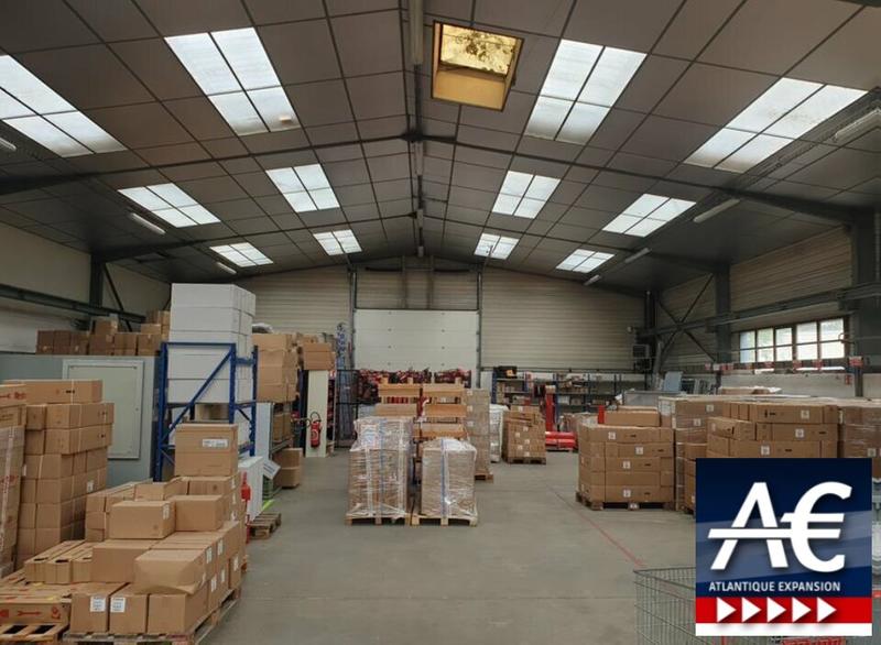 Entrepôt - 680 m²