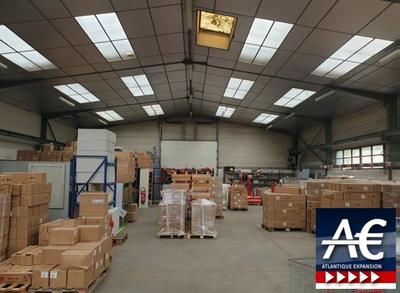 Entrepôt - 680 m²