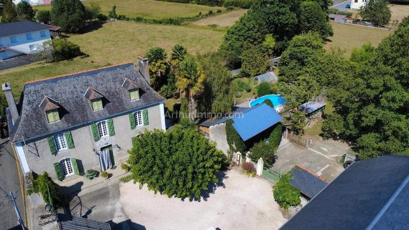 Maison - 241 m² - 6 pièces