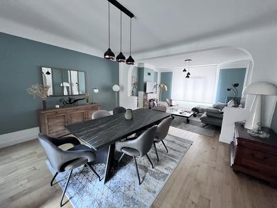 Maison traditionnelle - 530 m² - 16 pièces