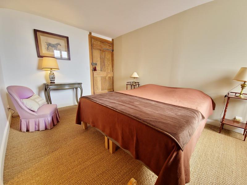 Maison - 547 m² - 9 pièces