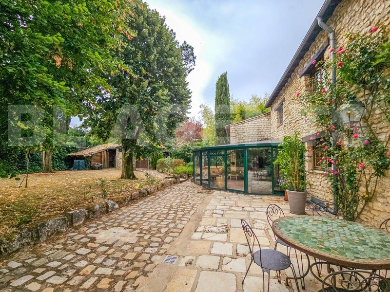 Maison en pierre - 282 m² - 9 pièces