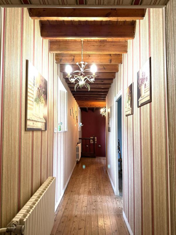 Maison - 248 m² - 9 pièces