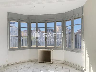 Appartement - 92 m² - 5 pièces