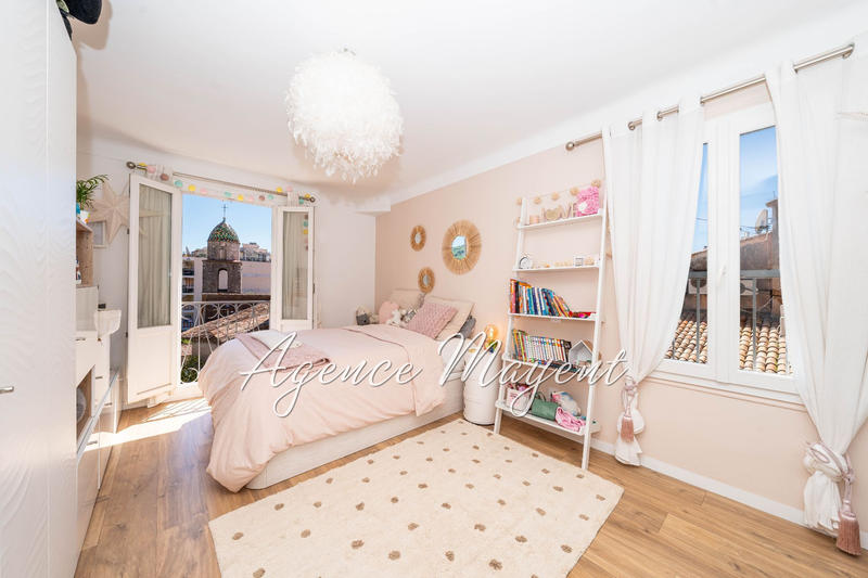 Appartement - 110 m² - 4 pièces