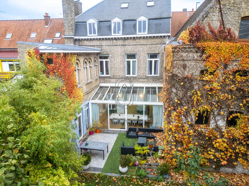 Maison - 360 m² - 9 pièces