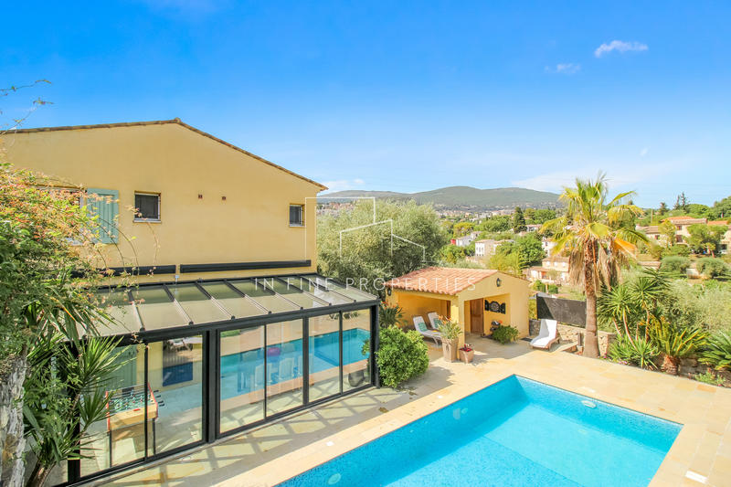 Maison - 220 m² - 7 pièces