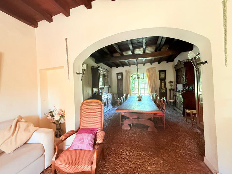 Maison - 348 m² - 13 pièces