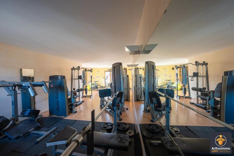 Maison - 520 m² - 15 pièces